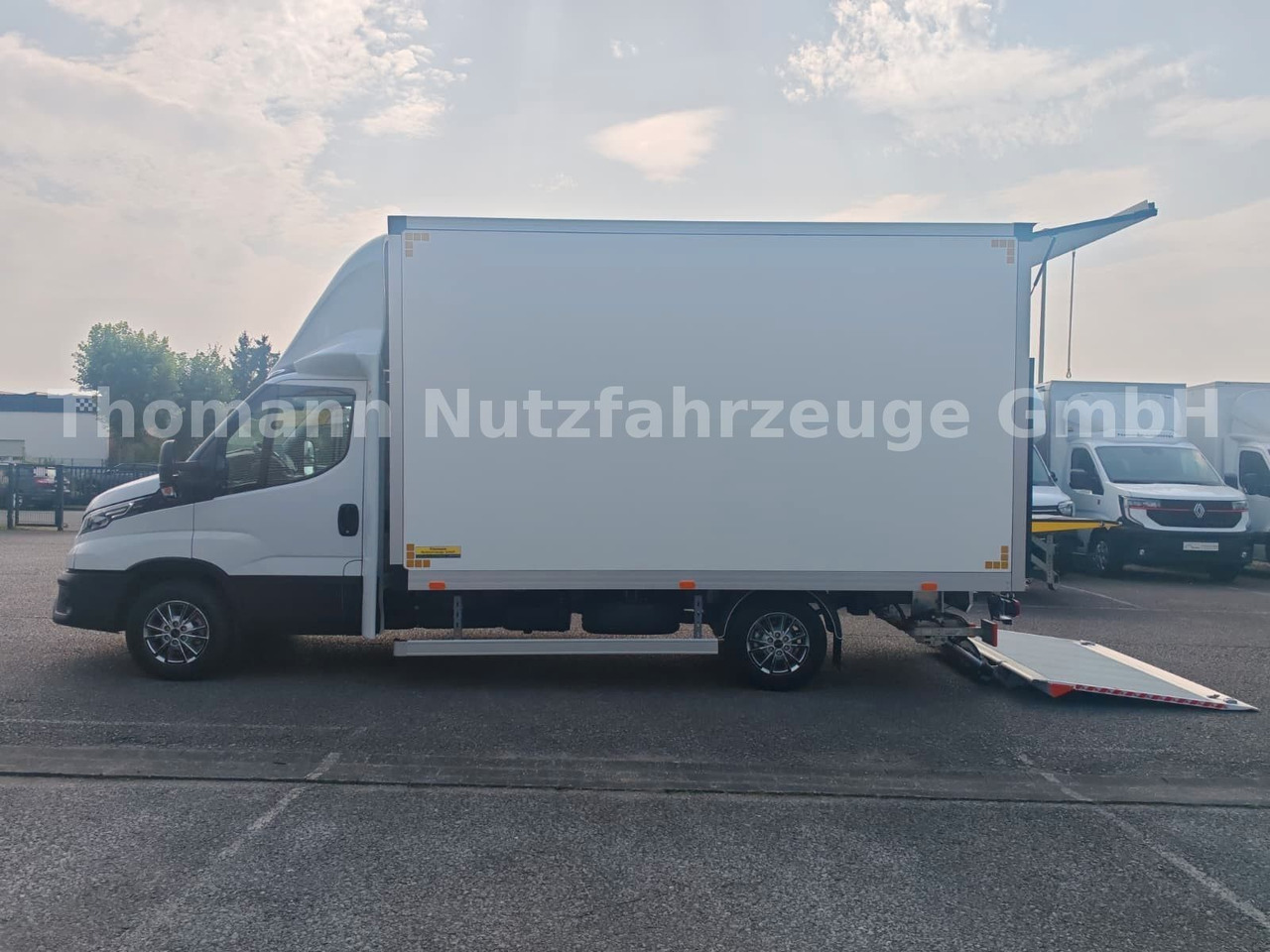 Furgoneta caja cerrada Iveco Daily 35S18 Koffer + LBW Navi/ACC Tempomat: foto 15 Furgoneta caja cerrada Iveco Daily 35S18 Koffer + LBW Navi/ACC Tempomat: foto 15