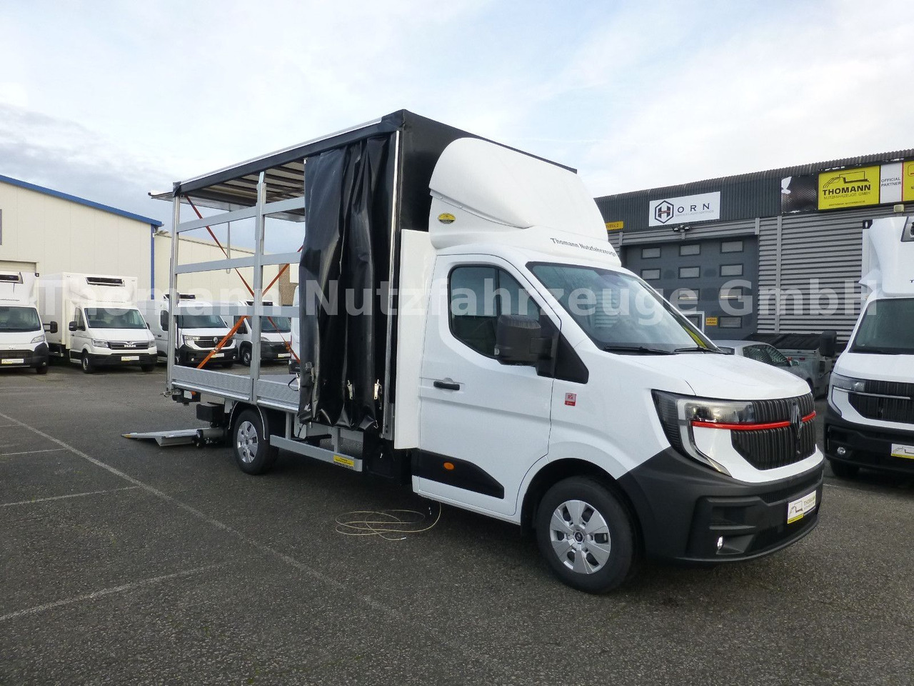 Renault NEW Master Pritsche Plane BÄR Ladebordwand - Furgoneta con lona: foto 1 Renault NEW Master Pritsche Plane BÄR Ladebordwand - Furgoneta con lona: foto 1