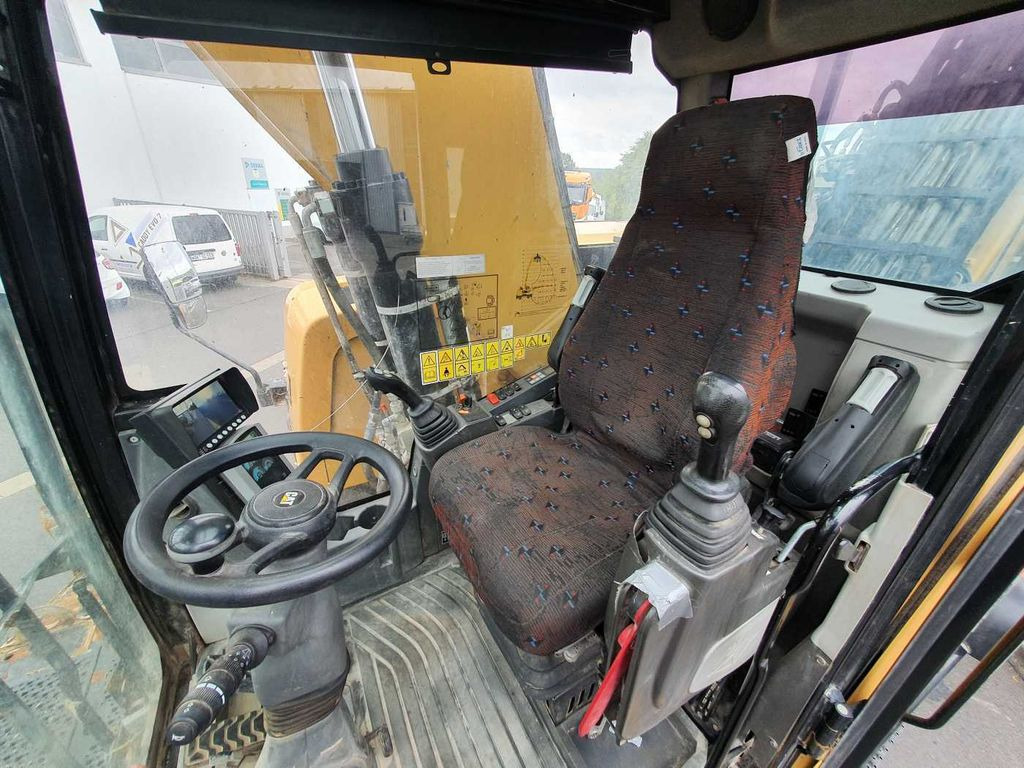 Excavadora de ruedas CAT MH3024 / MH 3024 / inkl. Greifer / 2018 / 9.424h: foto 12
