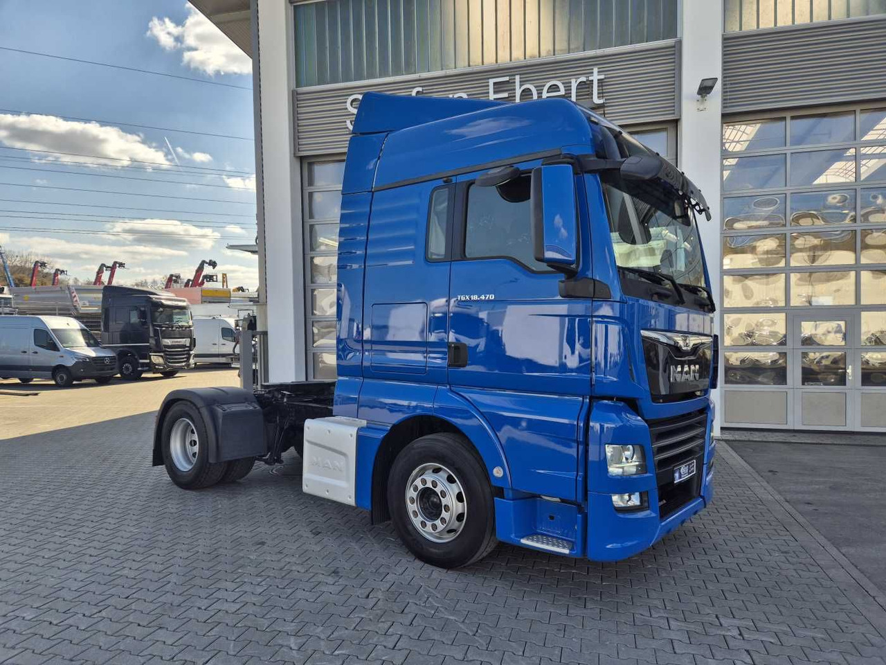 MAN TGX 18.470 4x2 LLS Fahrschule 5 Sitze Intarder - Cabeza tractora: foto 4 MAN TGX 18.470 4x2 LLS Fahrschule 5 Sitze Intarder - Cabeza tractora: foto 4