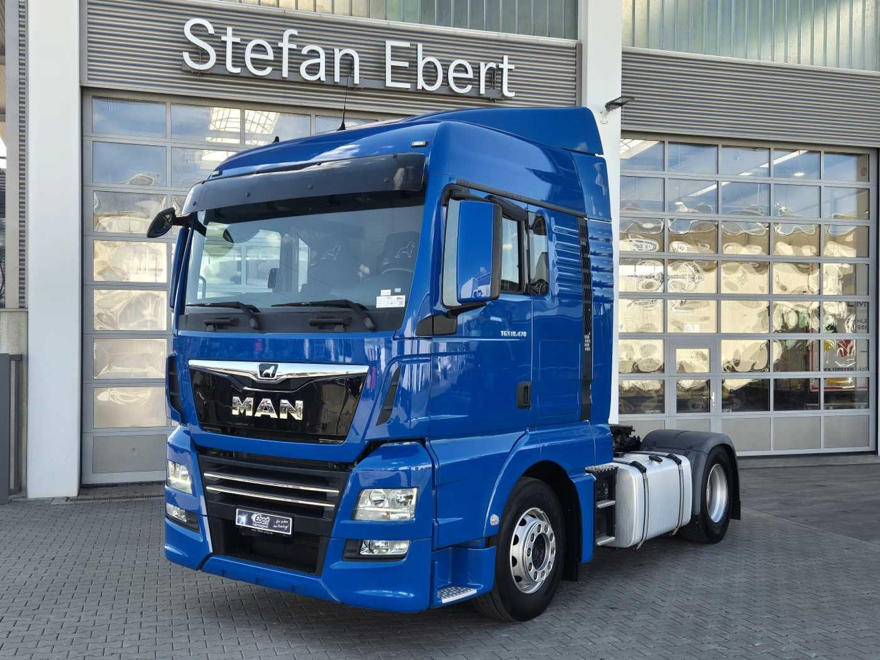 MAN TGX 18.470 4x2 LLS Fahrschule 5 Sitze Intarder - Cabeza tractora: foto 1 MAN TGX 18.470 4x2 LLS Fahrschule 5 Sitze Intarder - Cabeza tractora: foto 1