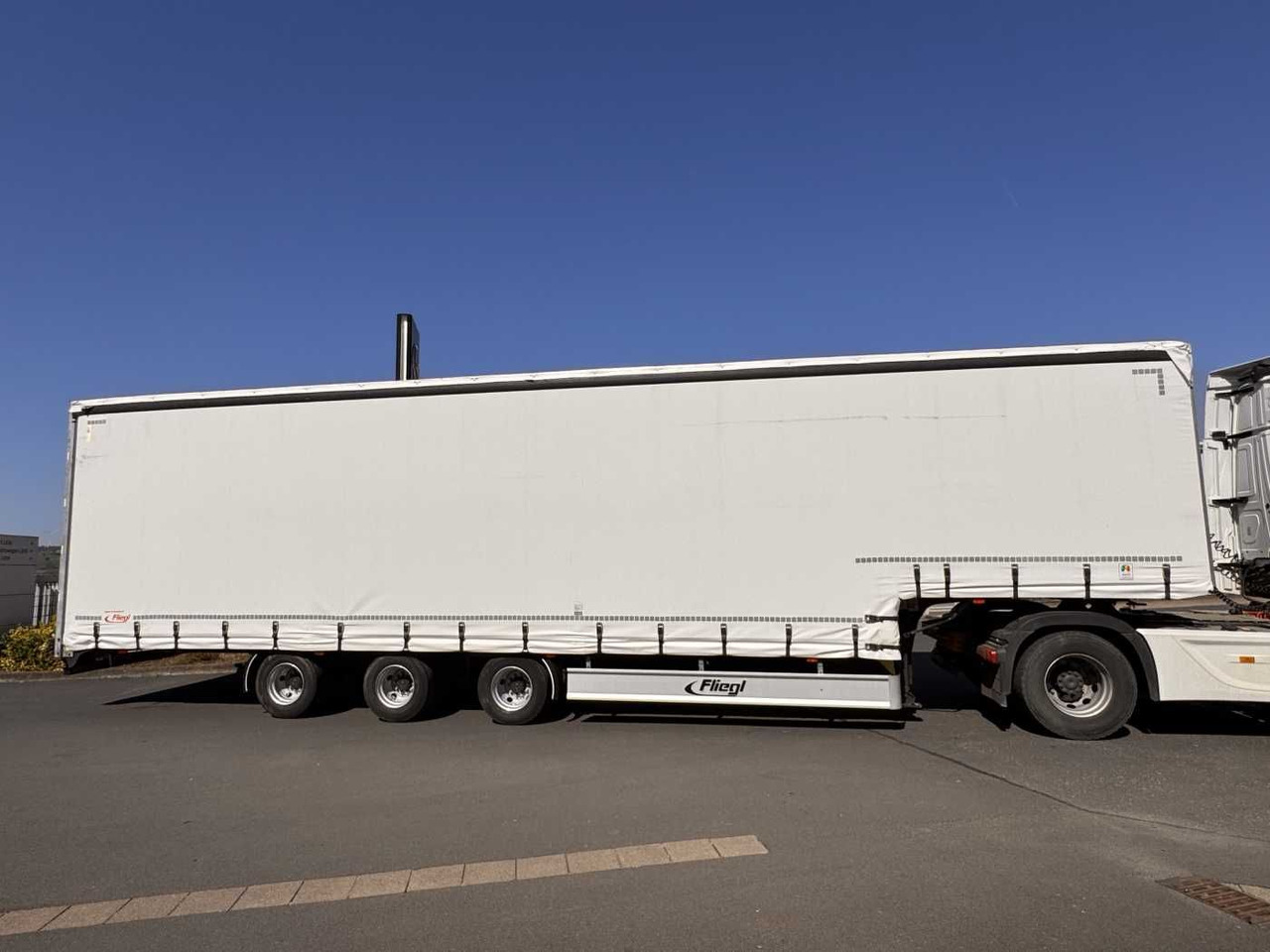 Fliegl SDS 350 Schiebeplane+Verdeck XL SAF 20.900Km - Semirremolque góndola rebajadas: foto 3 Fliegl SDS 350 Schiebeplane+Verdeck XL SAF 20.900Km - Semirremolque góndola rebajadas: foto 3