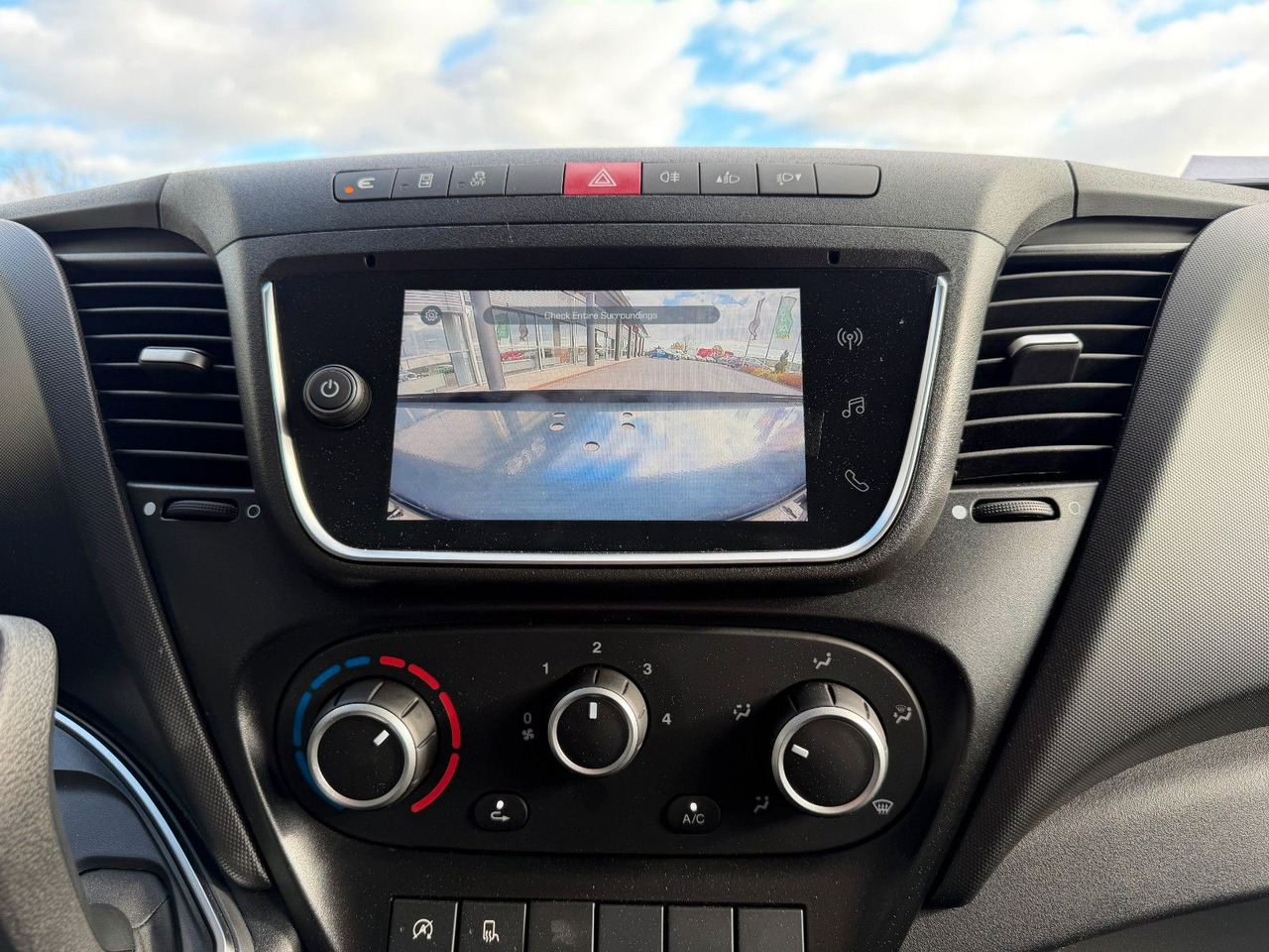 Furgoneta basculante Iveco Daily 35S14 A8*R3.450mm*Automatik*Kamera*3Sitze*: foto 16 Furgoneta basculante Iveco Daily 35S14 A8*R3.450mm*Automatik*Kamera*3Sitze*: foto 16