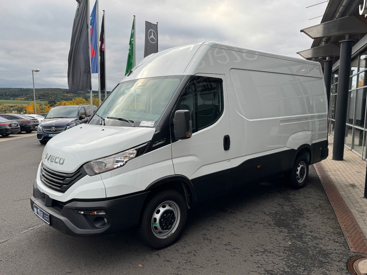 Iveco Daily 35S16 A8 *R3.520mm*Automatik*AHK*ACC* - Furgón: foto 4 Iveco Daily 35S16 A8 *R3.520mm*Automatik*AHK*ACC* - Furgón: foto 4