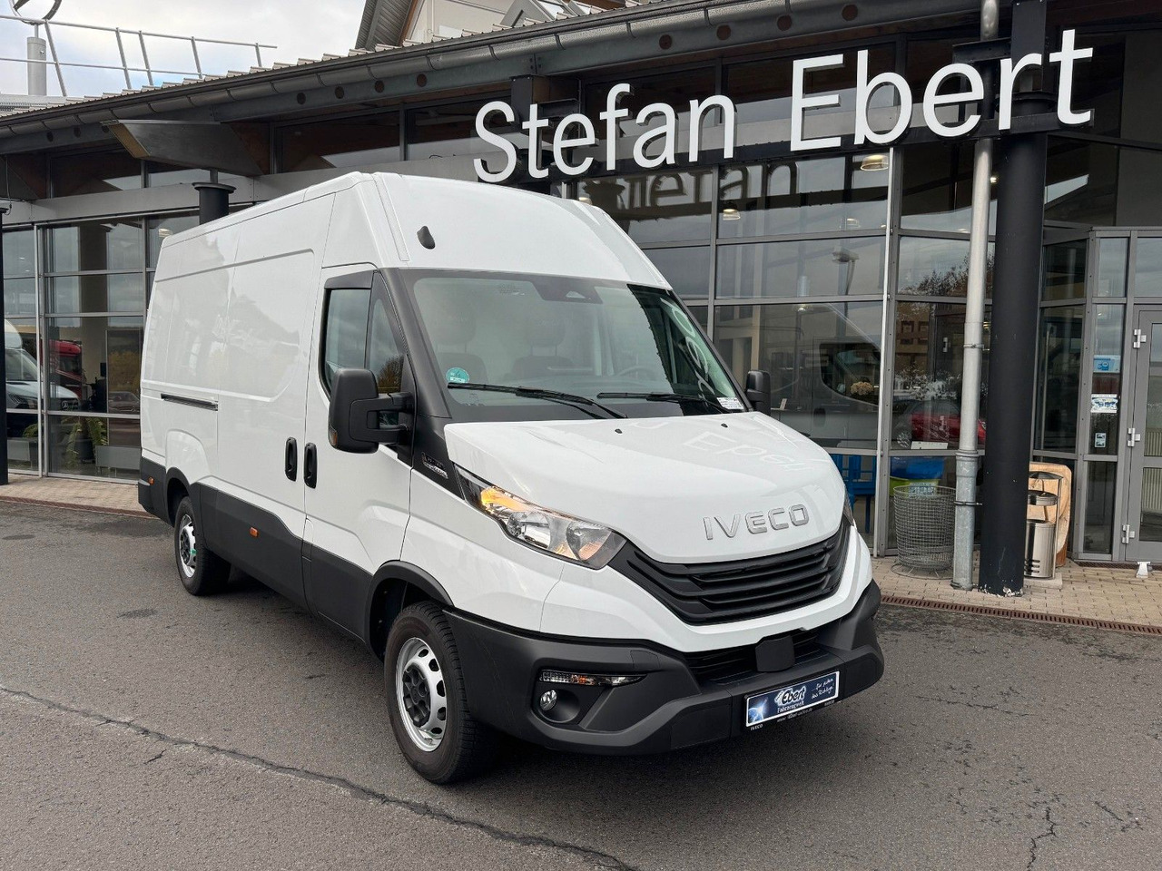 Iveco Daily 35S16 A8 *R3.520mm*Automatik*AHK*ACC* - Furgón: foto 2 Iveco Daily 35S16 A8 *R3.520mm*Automatik*AHK*ACC* - Furgón: foto 2