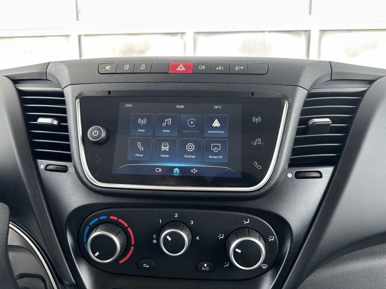 Furgoneta caja abierta Iveco Daily 35S16 H 3.0L *R3.750mm*AHK*Automatik* 2x: foto 12 Furgoneta caja abierta Iveco Daily 35S16 H 3.0L *R3.750mm*AHK*Automatik* 2x: foto 12