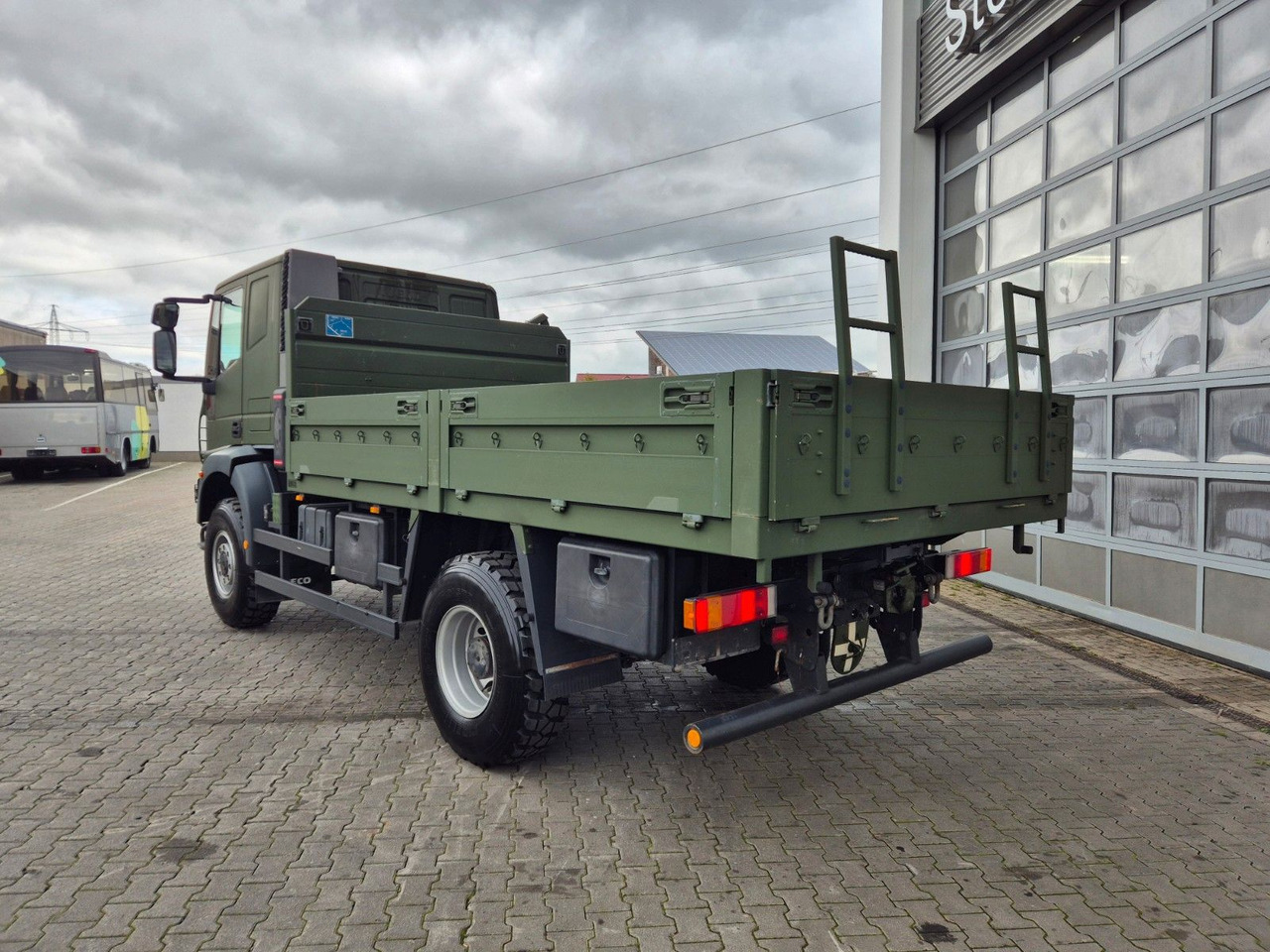 Camión caja abierta Iveco Eurocargo ML100E22WM-BW 4x4 Pritsche L-Haus Bett: foto 7 Camión caja abierta Iveco Eurocargo ML100E22WM-BW 4x4 Pritsche L-Haus Bett: foto 7