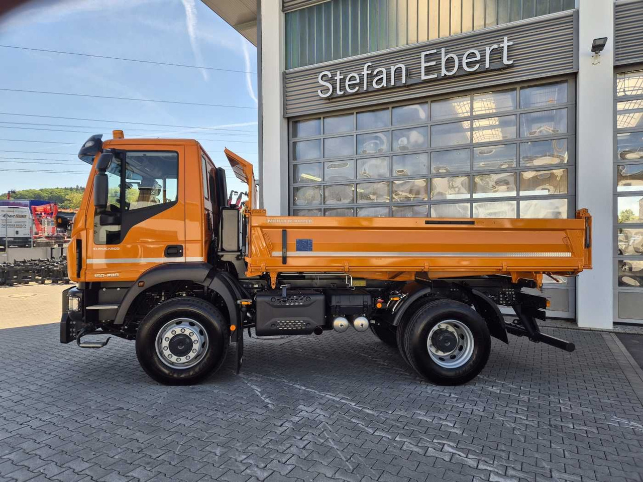 Iveco Eurocargo ML150E28W 4x4 Winterdienst Vorb. 2xAHK - Camión volquete: foto 4 Iveco Eurocargo ML150E28W 4x4 Winterdienst Vorb. 2xAHK - Camión volquete: foto 4