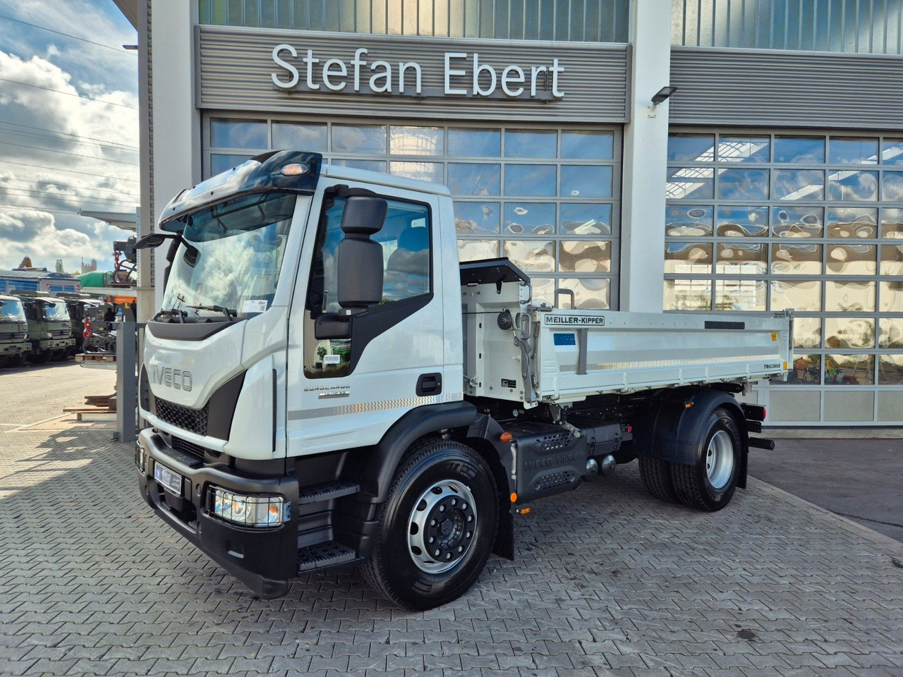 Iveco Eurocargo ML180E32K 4x2 Meiller AHK - Camión volquete: foto 2 Iveco Eurocargo ML180E32K 4x2 Meiller AHK - Camión volquete: foto 2