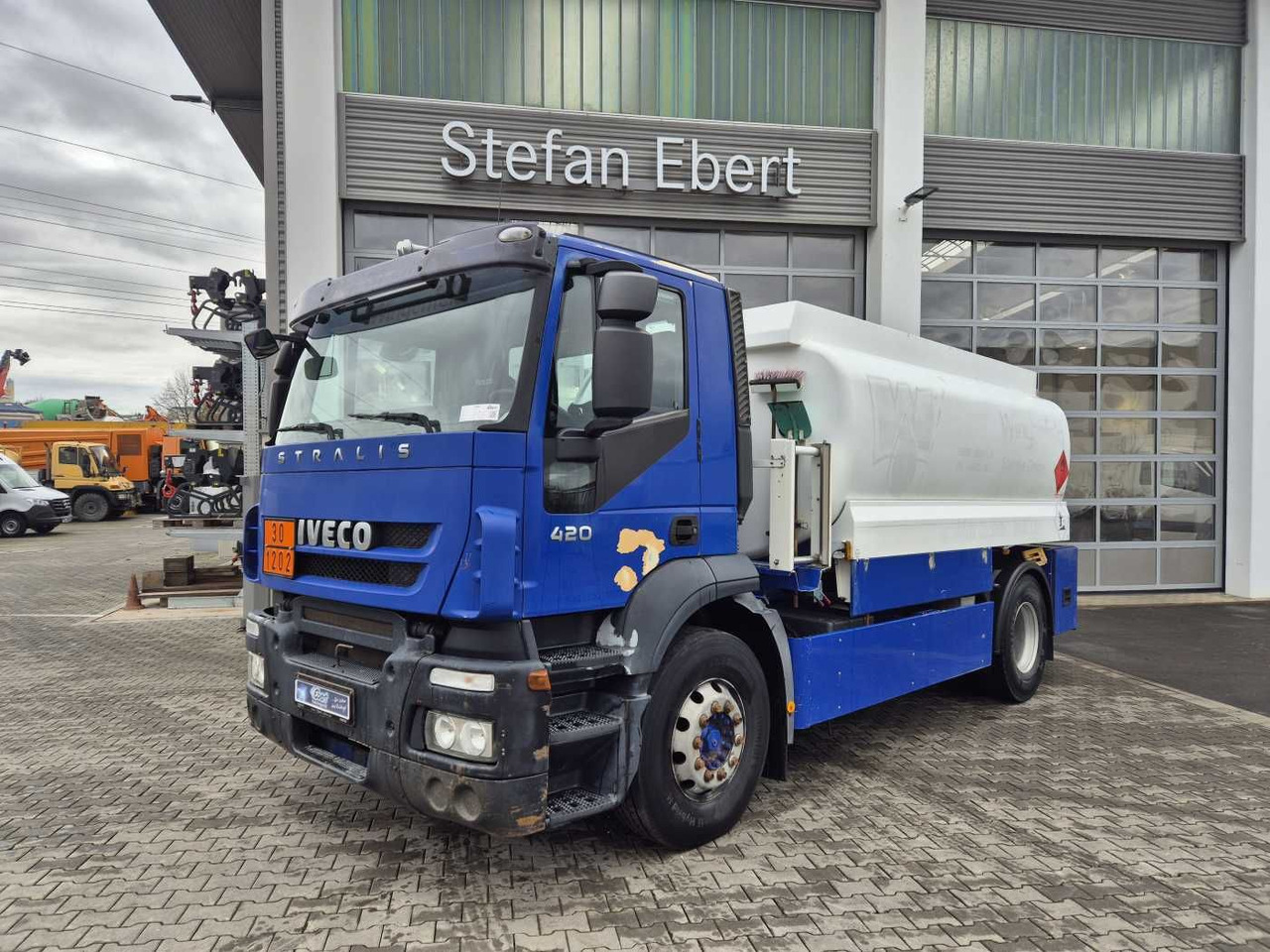 Iveco Stralis AD190S42/P 14.000L Lindner&Fischer - Camión cisterna: foto 1 Iveco Stralis AD190S42/P 14.000L Lindner&Fischer - Camión cisterna: foto 1