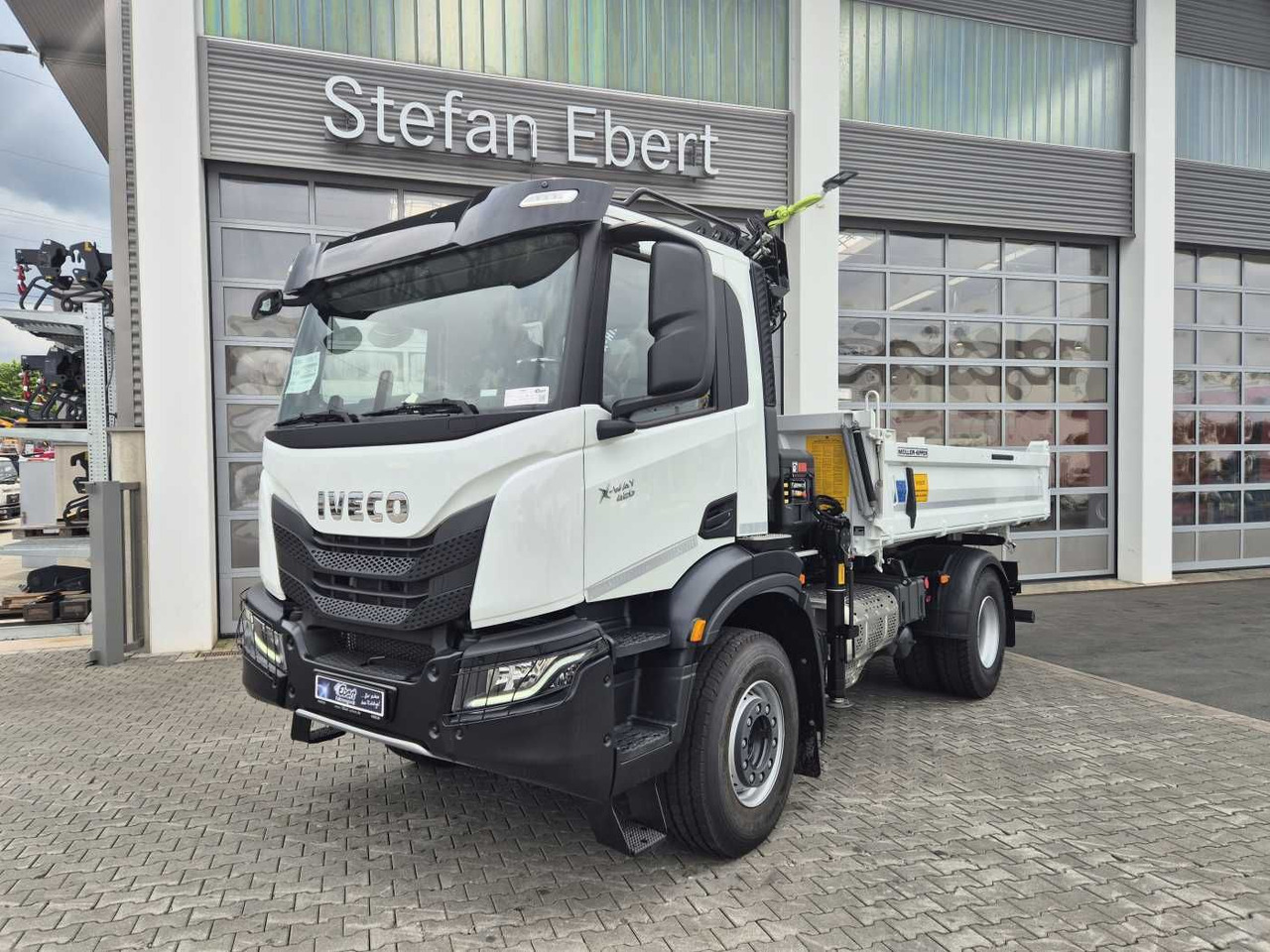 Iveco X-Way AD200X42/P HR OFF Hiab X-HIDUO 118E-3 Funk - Camión volquete, Camión grúa: foto 2 Iveco X-Way AD200X42/P HR OFF Hiab X-HIDUO 118E-3 Funk - Camión volquete, Camión grúa: foto 2