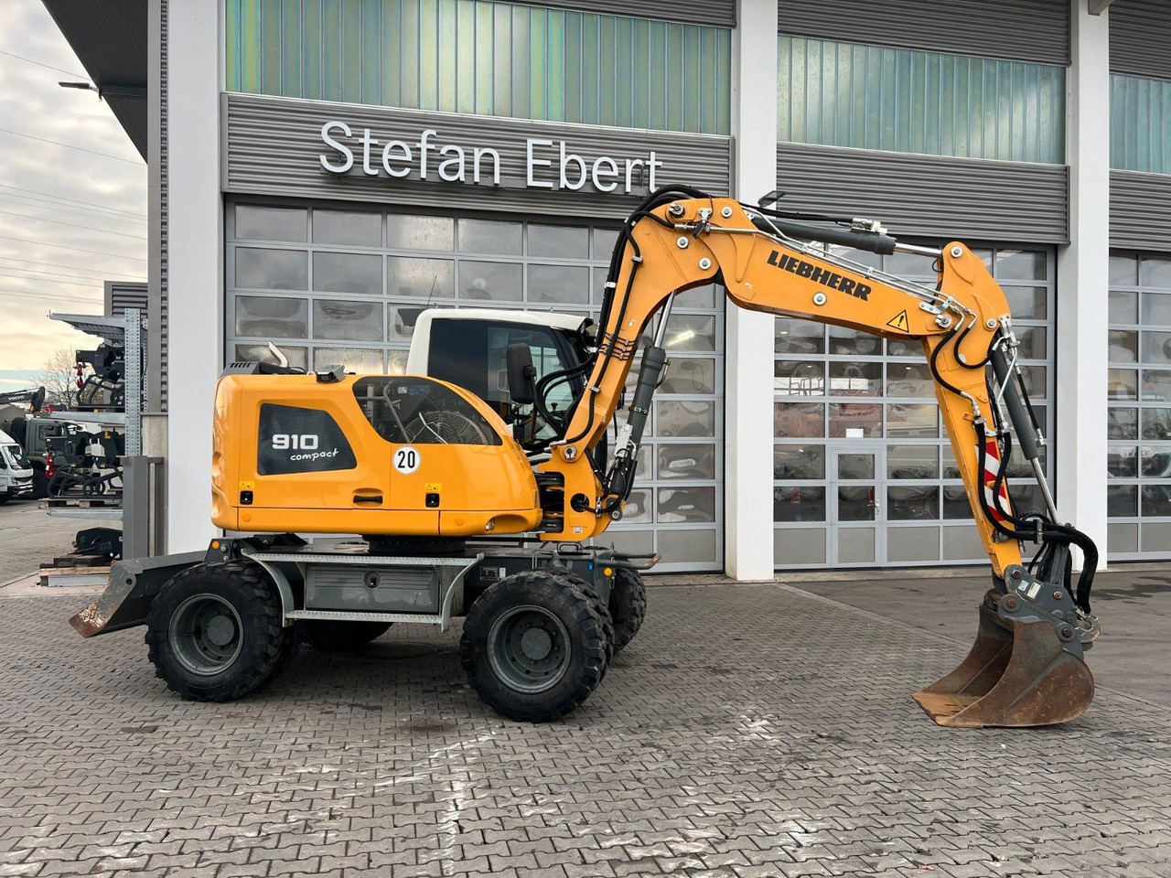 Liebherr A 910 C Litronic / 2.381h / SW33 - Excavadora de ruedas: foto 1 Liebherr A 910 C Litronic / 2.381h / SW33 - Excavadora de ruedas: foto 1