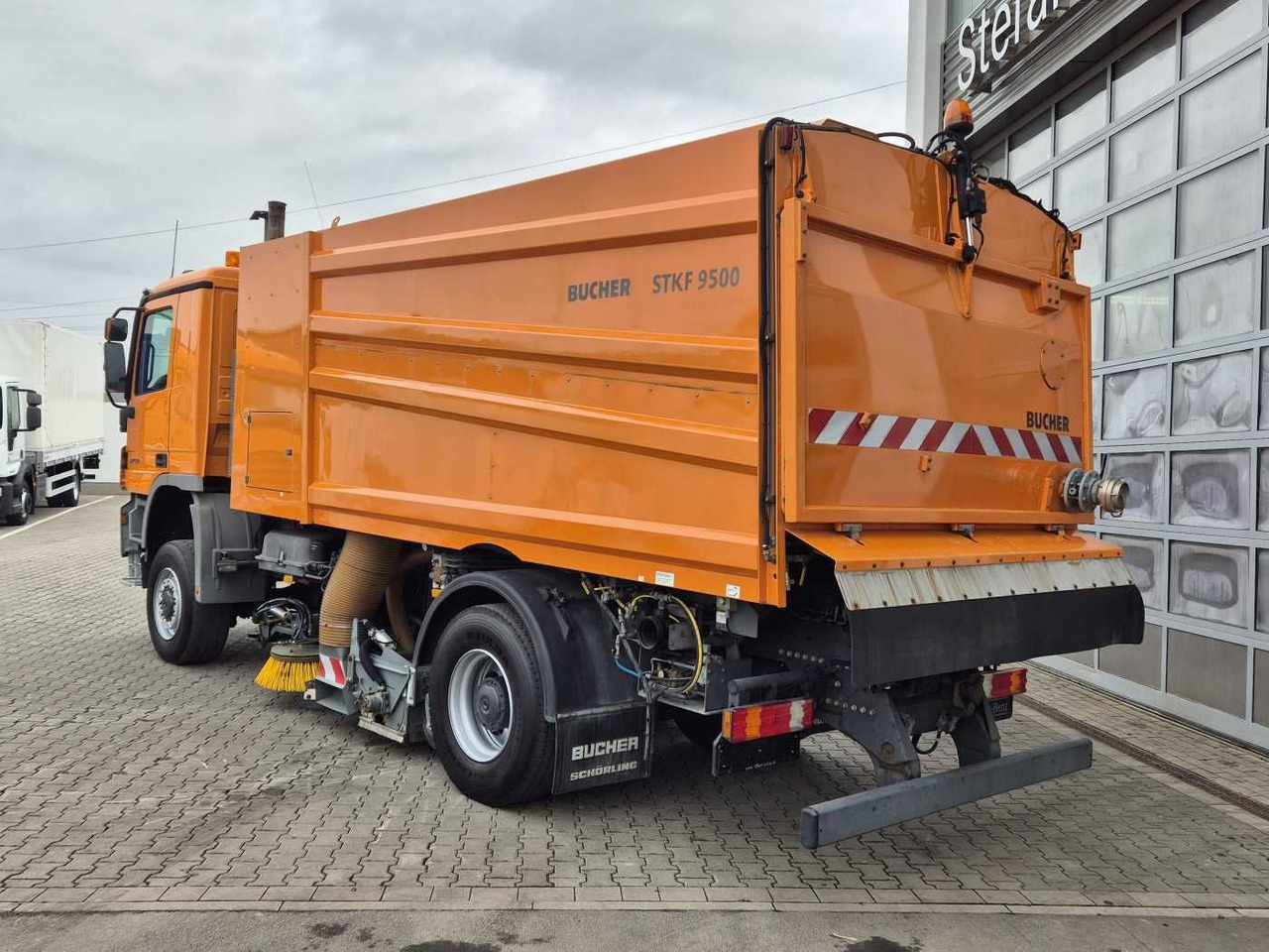 Leasing de Mercedes-Benz Actros 2032 A 4x4 Bucher STKF 9500 Airport 30x Mercedes-Benz Actros 2032 A 4x4 Bucher STKF 9500 Airport 30x: foto 15 Leasing de Mercedes-Benz Actros 2032 A 4x4 Bucher STKF 9500 Airport 30x Mercedes-Benz Actros 2032 A 4x4 Bucher STKF 9500 Airport 30x: foto 15