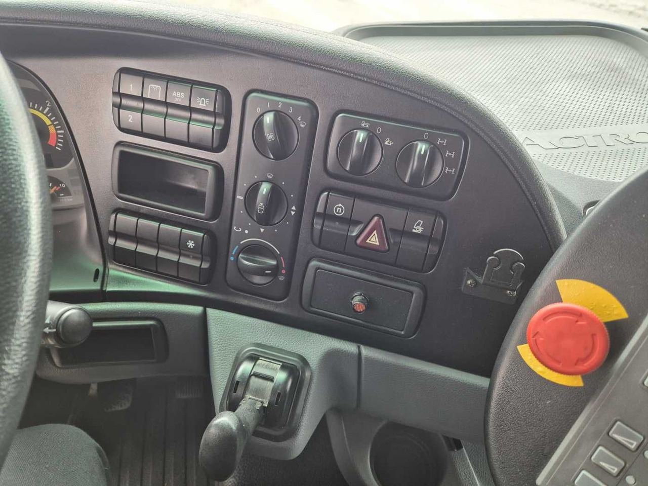 Barredora vial Mercedes-Benz Actros 2032 A 4x4 Bucher STKF 9500 Airport 30x: foto 13 Barredora vial Mercedes-Benz Actros 2032 A 4x4 Bucher STKF 9500 Airport 30x: foto 13