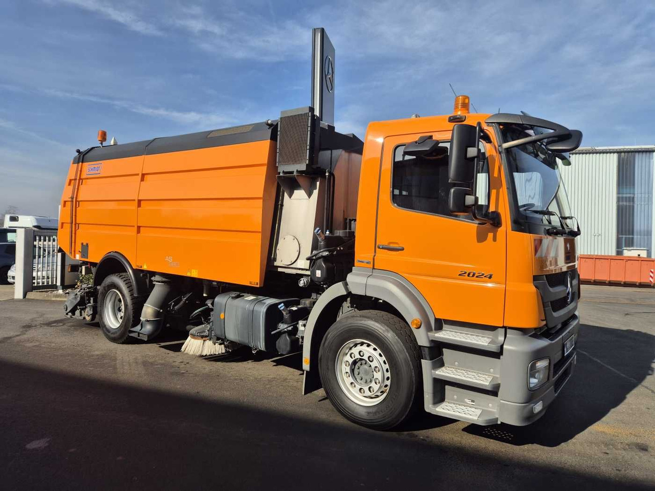 Mercedes-Benz Axor 2024 L Schmidt Airportsweeper AS 990 - Barredora vial: foto 2 Mercedes-Benz Axor 2024 L Schmidt Airportsweeper AS 990 - Barredora vial: foto 2