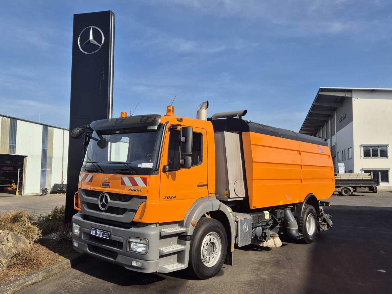 Mercedes-Benz Axor 2024 L Schmidt Airportsweeper AS 990 - Barredora vial: foto 1 Mercedes-Benz Axor 2024 L Schmidt Airportsweeper AS 990 - Barredora vial: foto 1
