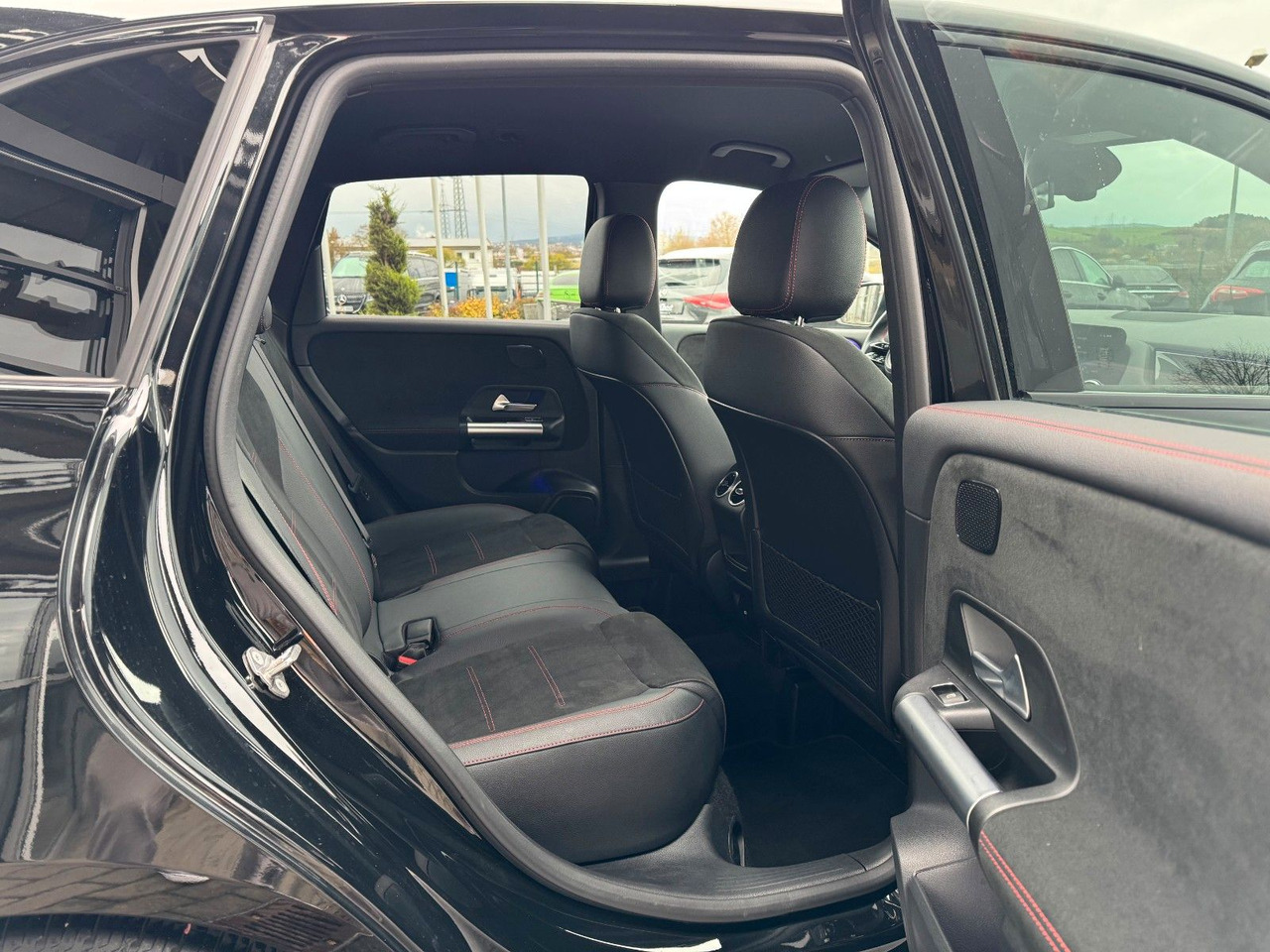 Mercedes-Benz B 200 AMG+AHK+Ambiente+RFK+MBUX+Night - Sedan: foto 5 Mercedes-Benz B 200 AMG+AHK+Ambiente+RFK+MBUX+Night - Sedan: foto 5