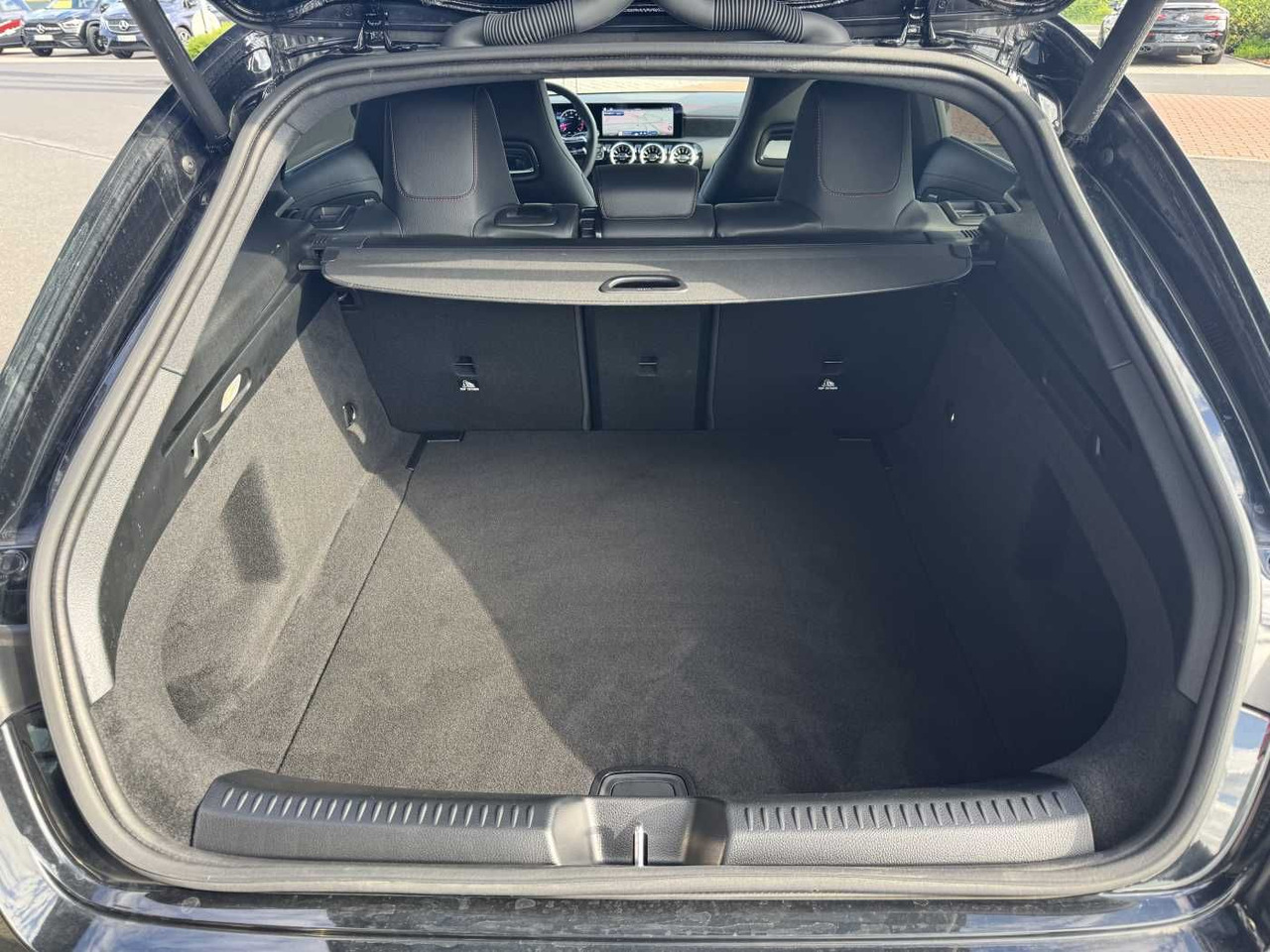 Coche Mercedes-Benz CLA 180 Shooting Brake+AMG+Distr+AHK+RFK+: foto 8