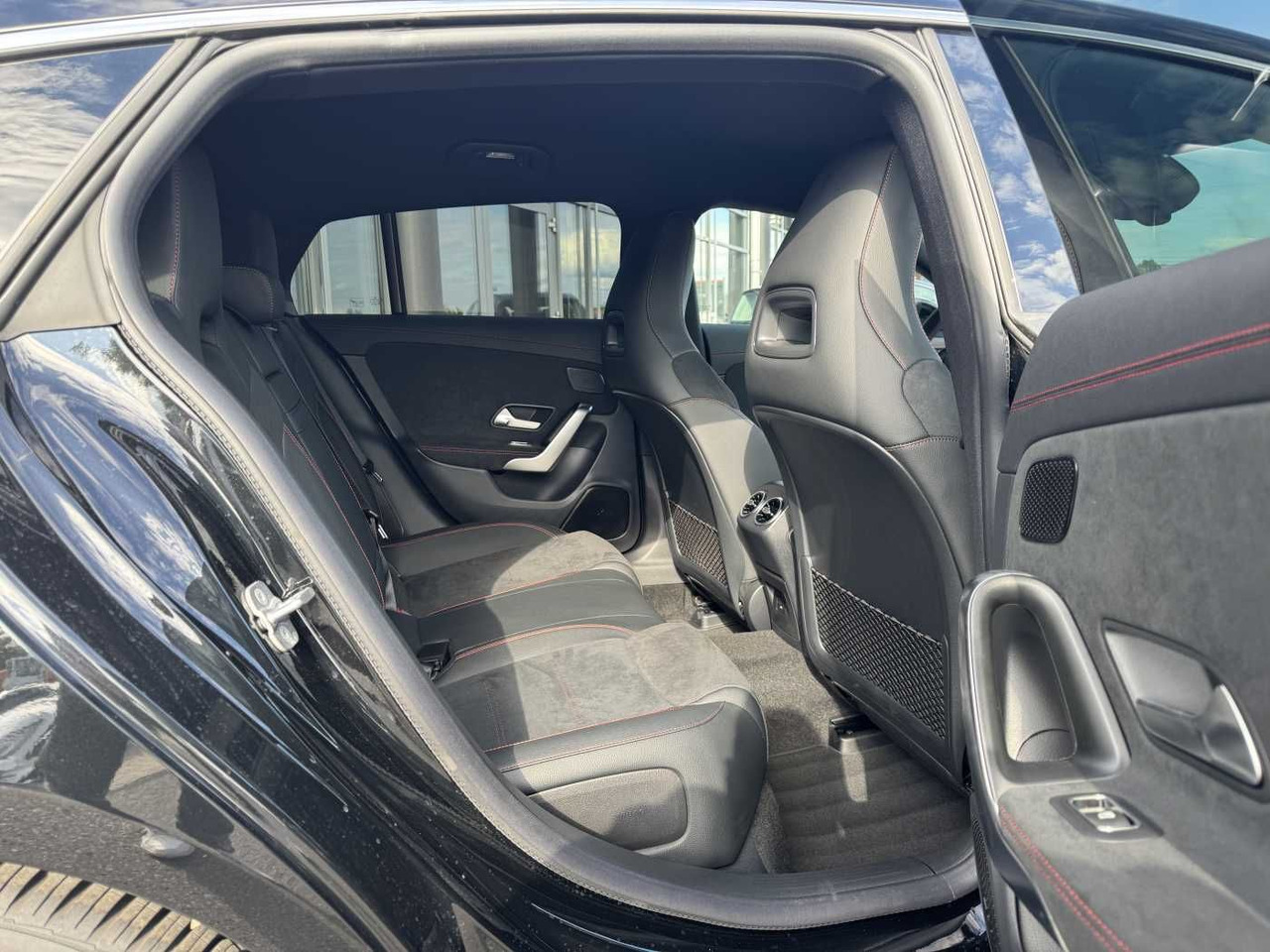 Coche Mercedes-Benz CLA 180 Shooting Brake+AMG+Distr+AHK+RFK+: foto 7