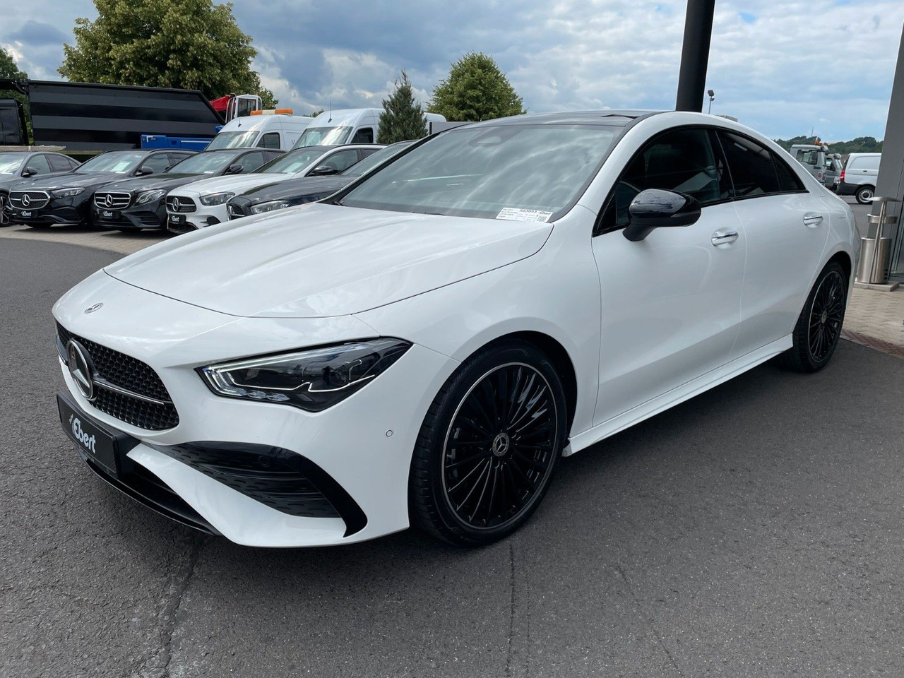Mercedes-Benz CLA 200 AMG Pano+R-Kamera+19" - Coche: foto 2 Mercedes-Benz CLA 200 AMG Pano+R-Kamera+19" - Coche: foto 2