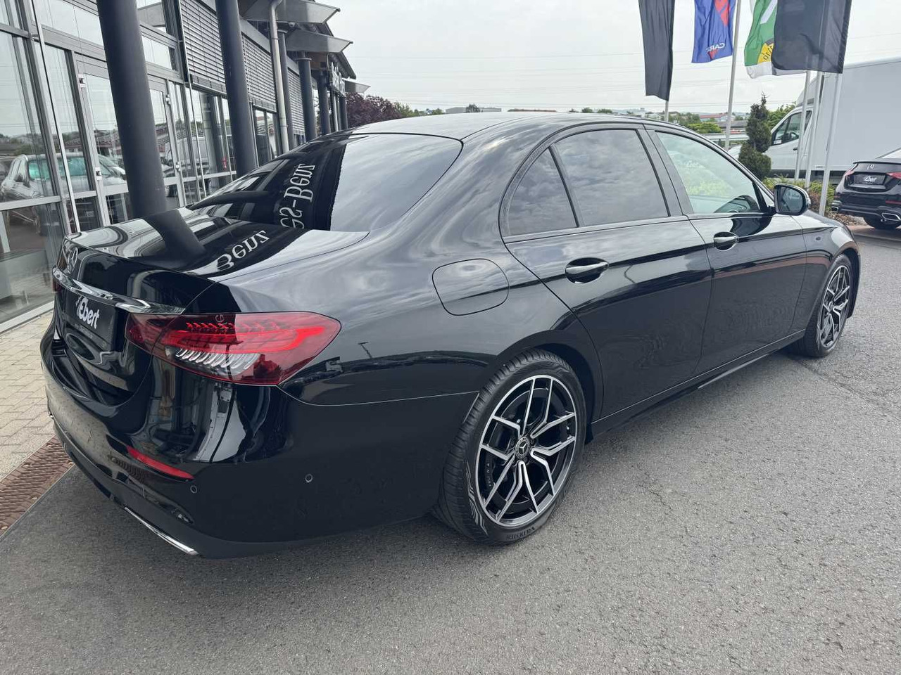 Mercedes-Benz E 220d AMG+Distr+Multibeam+Pano+ Ambiente+Night - Sedan: foto 4 Mercedes-Benz E 220d AMG+Distr+Multibeam+Pano+ Ambiente+Night - Sedan: foto 4