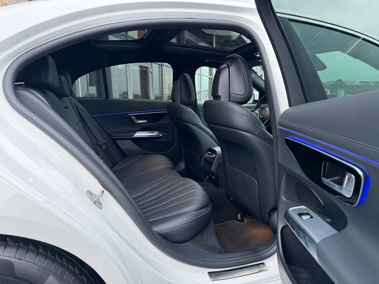 Sedan Mercedes-Benz E 450 4M Avantgarde+Pano+DistrPro+Digital+360: foto 8