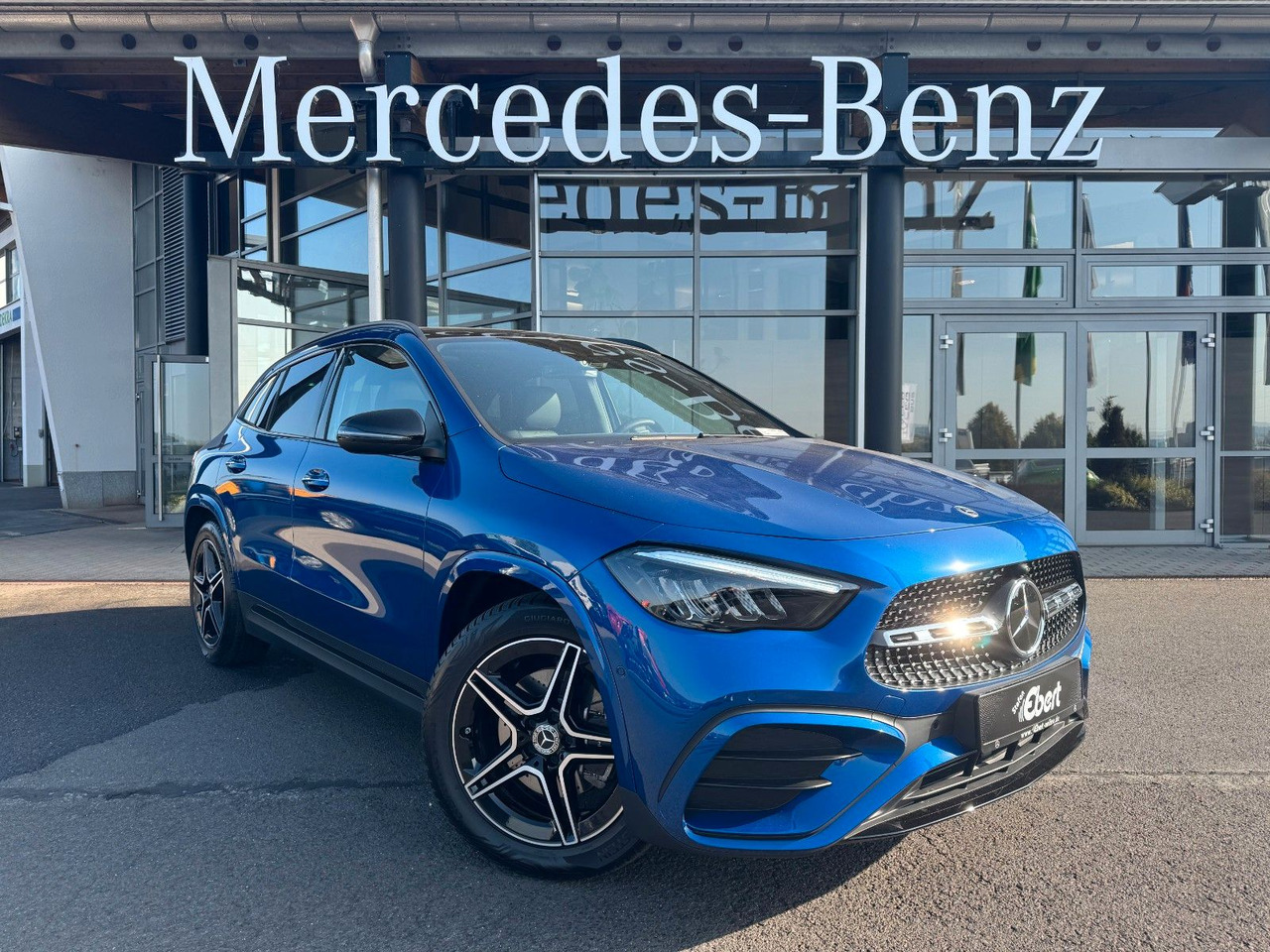 Mercedes-Benz GLA 200 AMG+PANO+DistrPlus+RFK+Night - SUV/ Todoterreno: foto 1 Mercedes-Benz GLA 200 AMG+PANO+DistrPlus+RFK+Night - SUV/ Todoterreno: foto 1