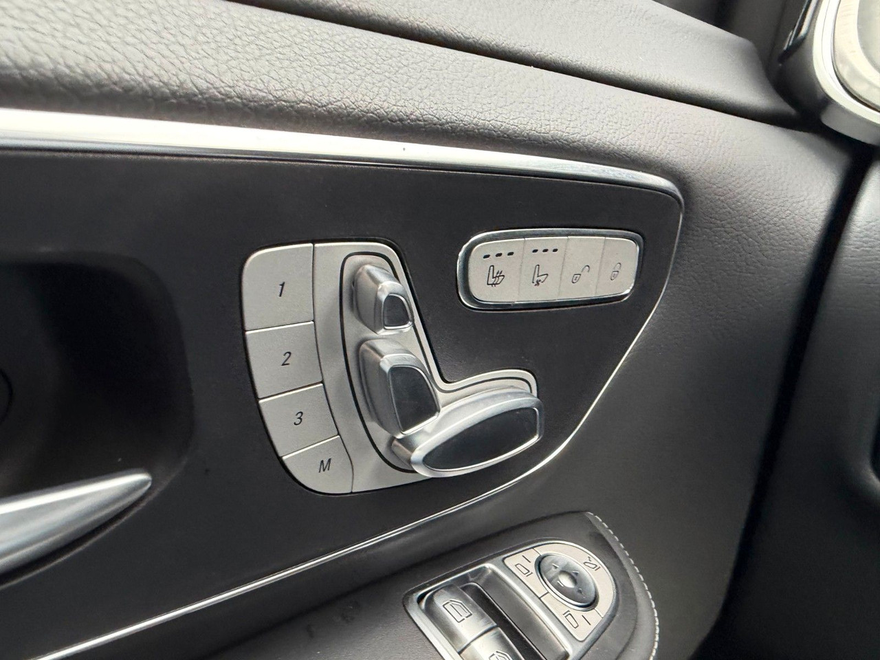 Leasing de  Mercedes-Benz V 300 d 4MATIC EXCLUSIVE Luxus-Sitze AHK2,5to Mercedes-Benz V 300 d 4MATIC EXCLUSIVE Luxus-Sitze AHK2,5to: foto 24