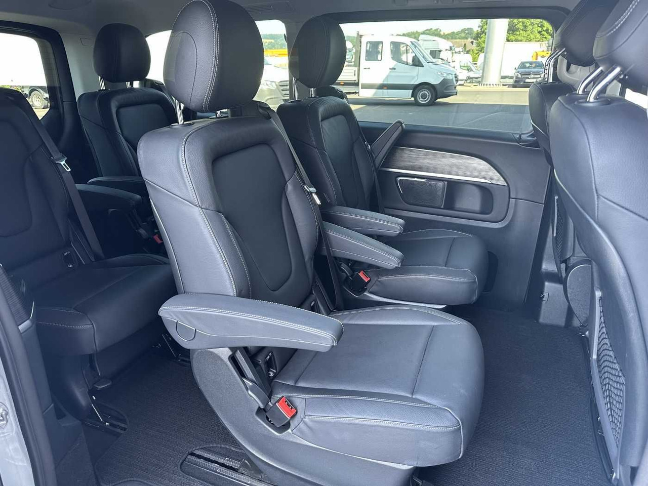 Leasing de  Mercedes-Benz V 300 d AVA ED 6Sitze Burmester 360Kamera el Tür Mercedes-Benz V 300 d AVA ED 6Sitze Burmester 360Kamera el Tür: foto 10