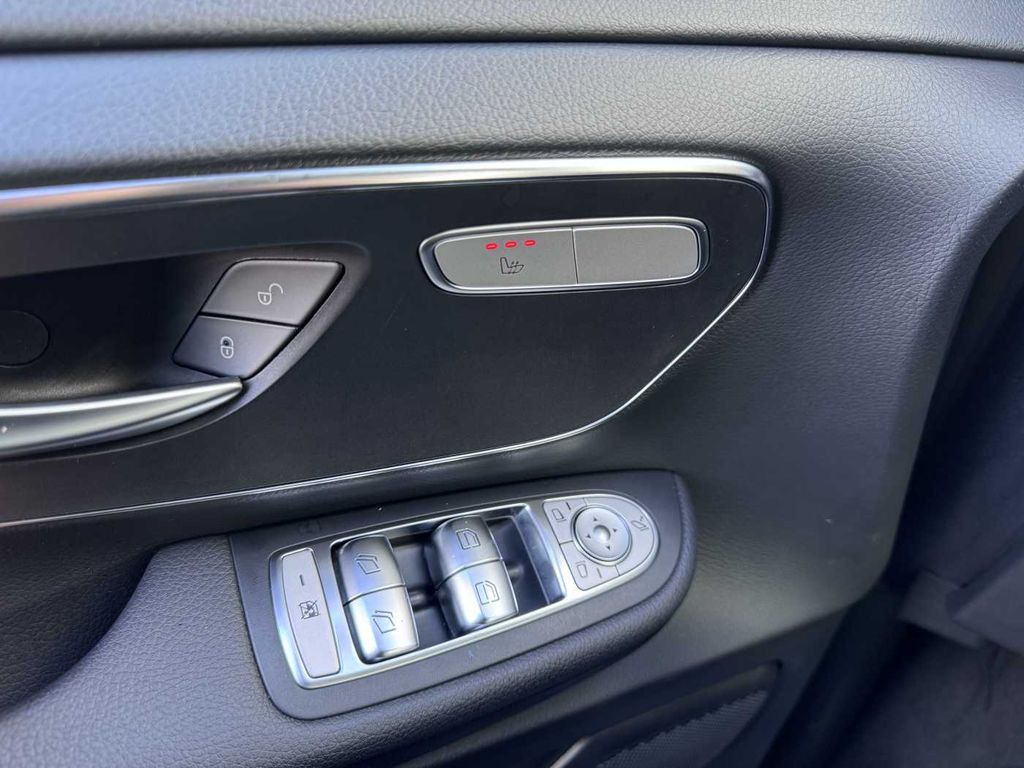 Leasing de Mercedes-Benz V 300 d EDITION 7Sitze MBUX LED Kamera Mercedes-Benz V 300 d EDITION 7Sitze MBUX LED Kamera: foto 14 Leasing de Mercedes-Benz V 300 d EDITION 7Sitze MBUX LED Kamera Mercedes-Benz V 300 d EDITION 7Sitze MBUX LED Kamera: foto 14