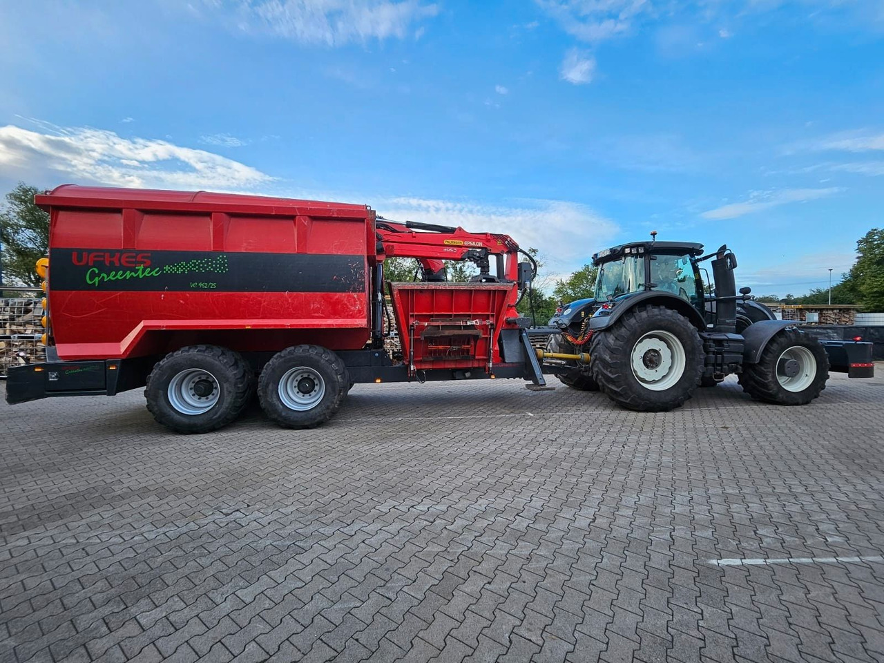 Valtra S374 / nur: 1.980h! / 06.2017 / Holzhacker - Trituradora de madera: foto 1 Valtra S374 / nur: 1.980h! / 06.2017 / Holzhacker - Trituradora de madera: foto 1