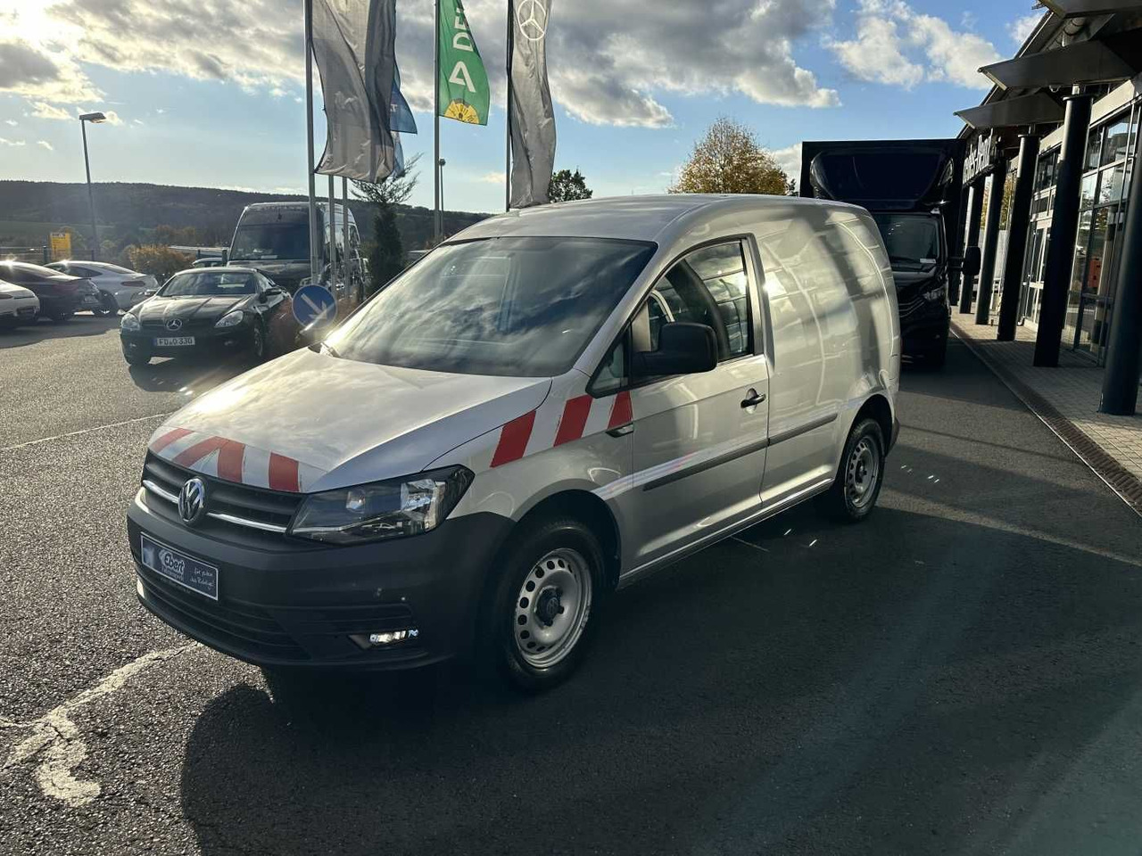 Volkswagen Caddy 1.6 TDI Klima Navi 8Räder Trennwand klappb - Furgoneta pequeña: foto 3 Volkswagen Caddy 1.6 TDI Klima Navi 8Räder Trennwand klappb - Furgoneta pequeña: foto 3