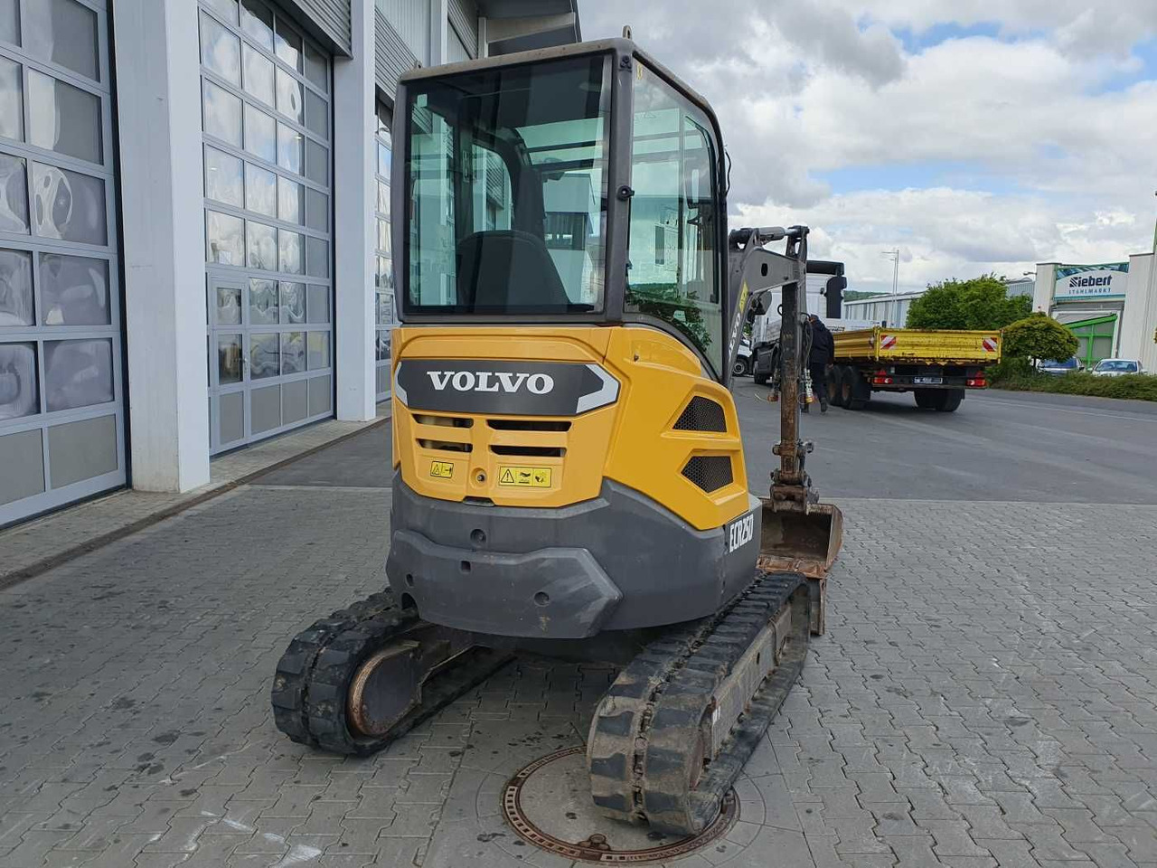 Volvo ECR25D / nur 2.974h! / 1x Tieflöffel / 2016 - Miniexcavadora: foto 5 Volvo ECR25D / nur 2.974h! / 1x Tieflöffel / 2016 - Miniexcavadora: foto 5