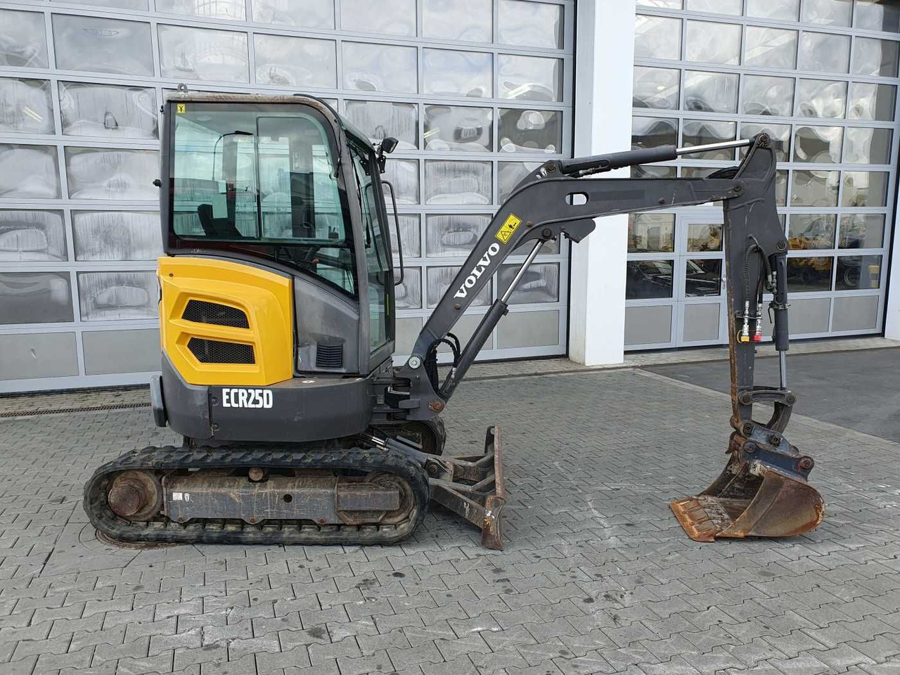 Volvo ECR25D / nur 2.974h! / 1x Tieflöffel / 2016 - Miniexcavadora: foto 3 Volvo ECR25D / nur 2.974h! / 1x Tieflöffel / 2016 - Miniexcavadora: foto 3