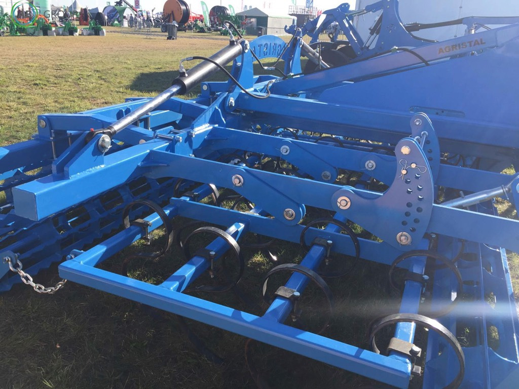 Hydraulically folding seedbed cultivator 4,2 m Agristal AU - Cultivador: foto 4 Hydraulically folding seedbed cultivator 4,2 m Agristal AU - Cultivador: foto 4