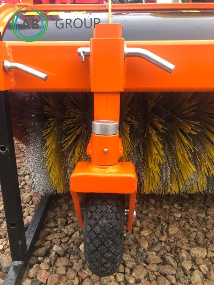 Pomarol tractor sweeper ZS250, 2,5 m - Barredora cucharón para Vehículo municipal: foto 3 Pomarol tractor sweeper ZS250, 2,5 m - Barredora cucharón para Vehículo municipal: foto 3