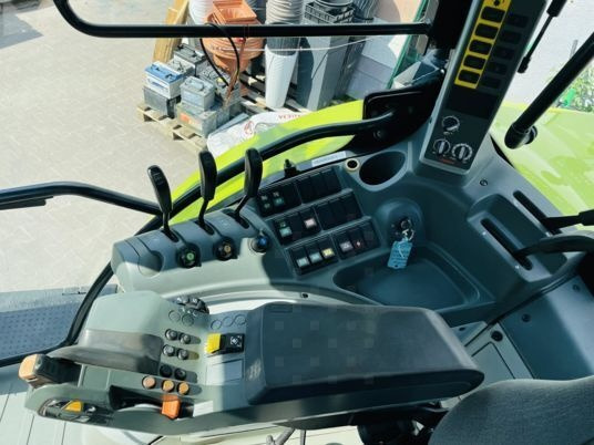 Claas ARION 620 - Tractor: foto 2 Claas ARION 620 - Tractor: foto 2