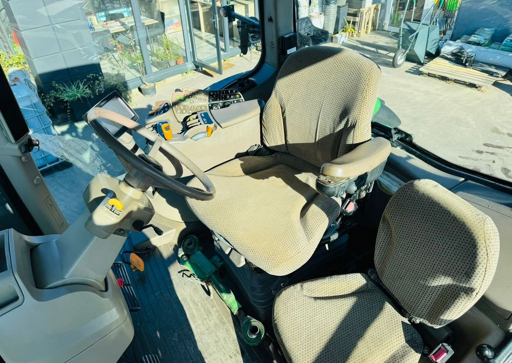 Tractor John Deere 8260R: foto 10 Tractor John Deere 8260R: foto 10