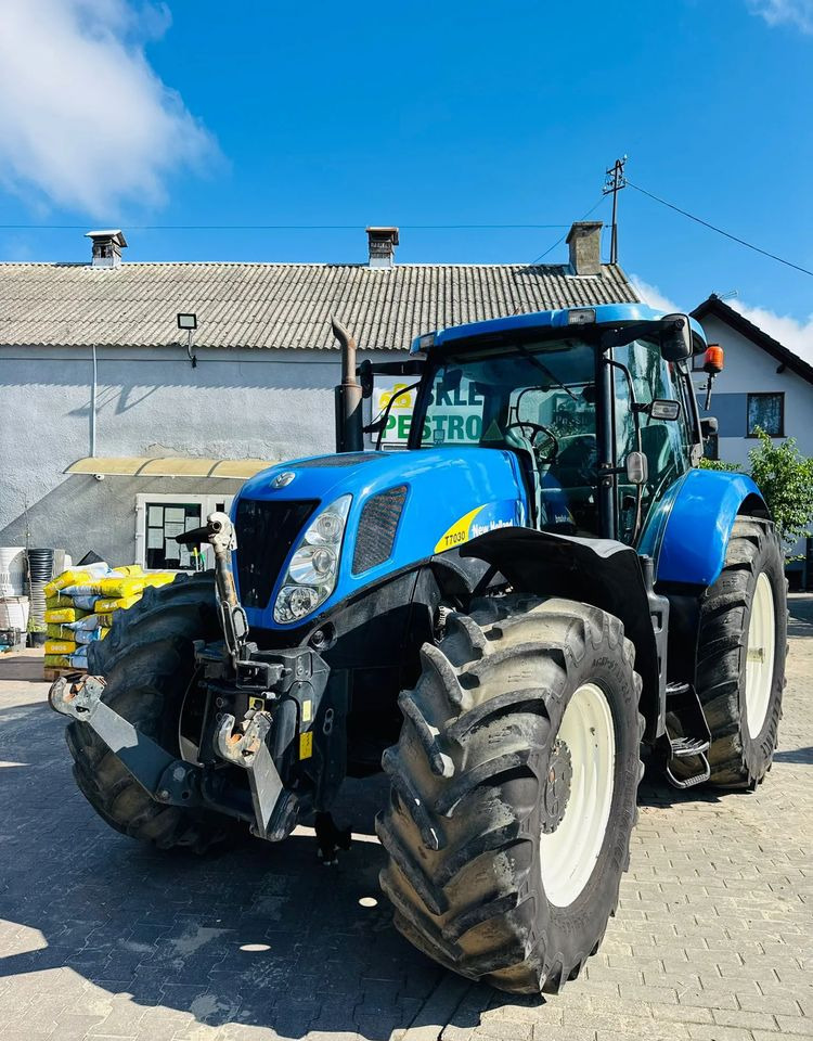 New Holland T7030 - Tractor: foto 5 New Holland T7030 - Tractor: foto 5