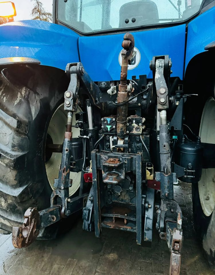 New Holland T8020 - Tractor: foto 4 New Holland T8020 - Tractor: foto 4