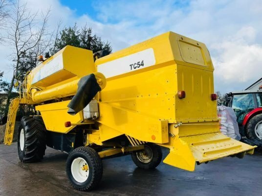 Cosechadora de granos nuevo New Holland TC 54: foto 8