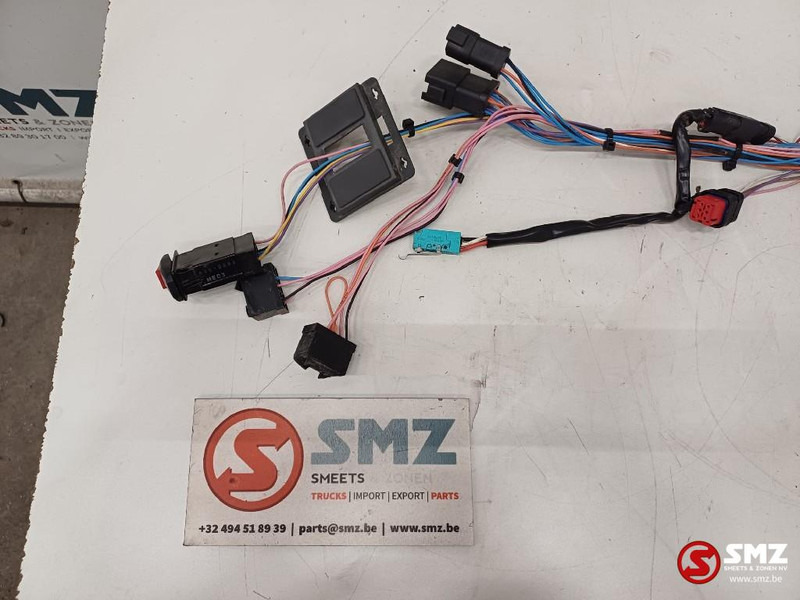 Caterpillar Wiring harness left hand console Caterpillar - Cables/ Alambres para Camión: foto 3 Caterpillar Wiring harness left hand console Caterpillar - Cables/ Alambres para Camión: foto 3