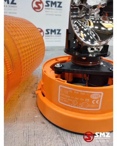 Diversen Occ zwaailamp Hella KL700 24V 70W - Luz/ Iluminación para Camión: foto 2 Diversen Occ zwaailamp Hella KL700 24V 70W - Luz/ Iluminación para Camión: foto 2