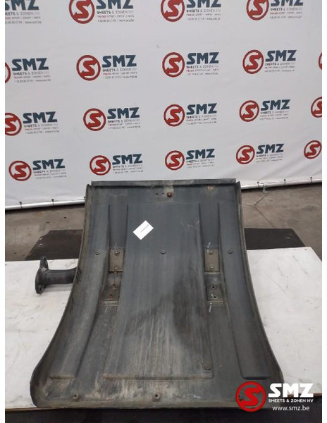 Iveco Occ spatbord rechts Iveco 41002409 - Carrocería y exterior para Camión: foto 3 Iveco Occ spatbord rechts Iveco 41002409 - Carrocería y exterior para Camión: foto 3