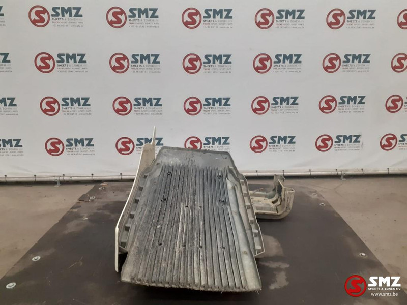 MAN Occ spatbord vooraan rechts + spatbordhouder MAN - Carrocería y exterior para Camión: foto 2 MAN Occ spatbord vooraan rechts + spatbordhouder MAN - Carrocería y exterior para Camión: foto 2