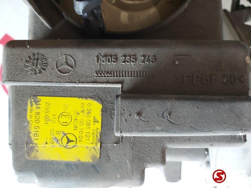 Mercedes-Benz Occ Koplamp links met steun Mercedes Actros MP1 - Faro delantero para Camión: foto 2 Mercedes-Benz Occ Koplamp links met steun Mercedes Actros MP1 - Faro delantero para Camión: foto 2