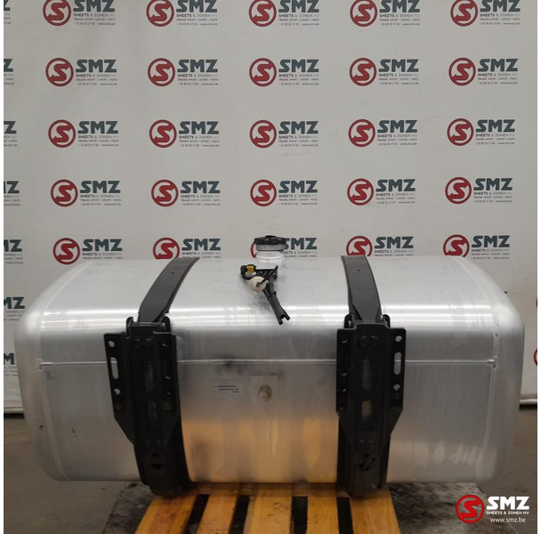 Mercedes-Benz Occ brandstoftank 630L + brandstofniveausensor Mer - Depósito de combustible para Camión: foto 2 Mercedes-Benz Occ brandstoftank 630L + brandstofniveausensor Mer - Depósito de combustible para Camión: foto 2