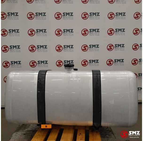 Mercedes-Benz Occ brandstoftank 630L + brandstofniveausensor Mer - Depósito de combustible para Camión: foto 1 Mercedes-Benz Occ brandstoftank 630L + brandstofniveausensor Mer - Depósito de combustible para Camión: foto 1