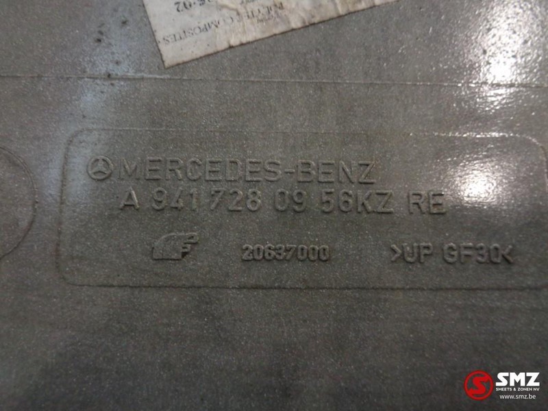 Mercedes-Benz Occ deurverlenging rechts Mercedes Actros - Puerta y piezas para Camión: foto 2 Mercedes-Benz Occ deurverlenging rechts Mercedes Actros - Puerta y piezas para Camión: foto 2