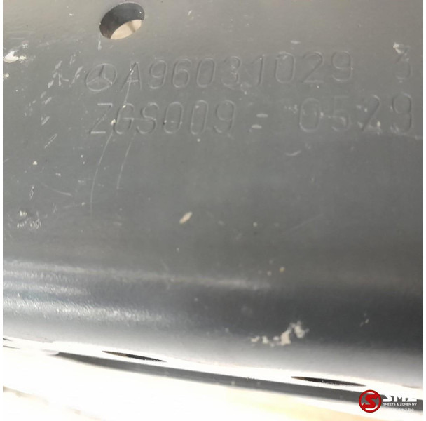 Mercedes-Benz Occ montagebeugels rechts Mercedes - Bastidor/ Chasis para Camión: foto 3 Mercedes-Benz Occ montagebeugels rechts Mercedes - Bastidor/ Chasis para Camión: foto 3